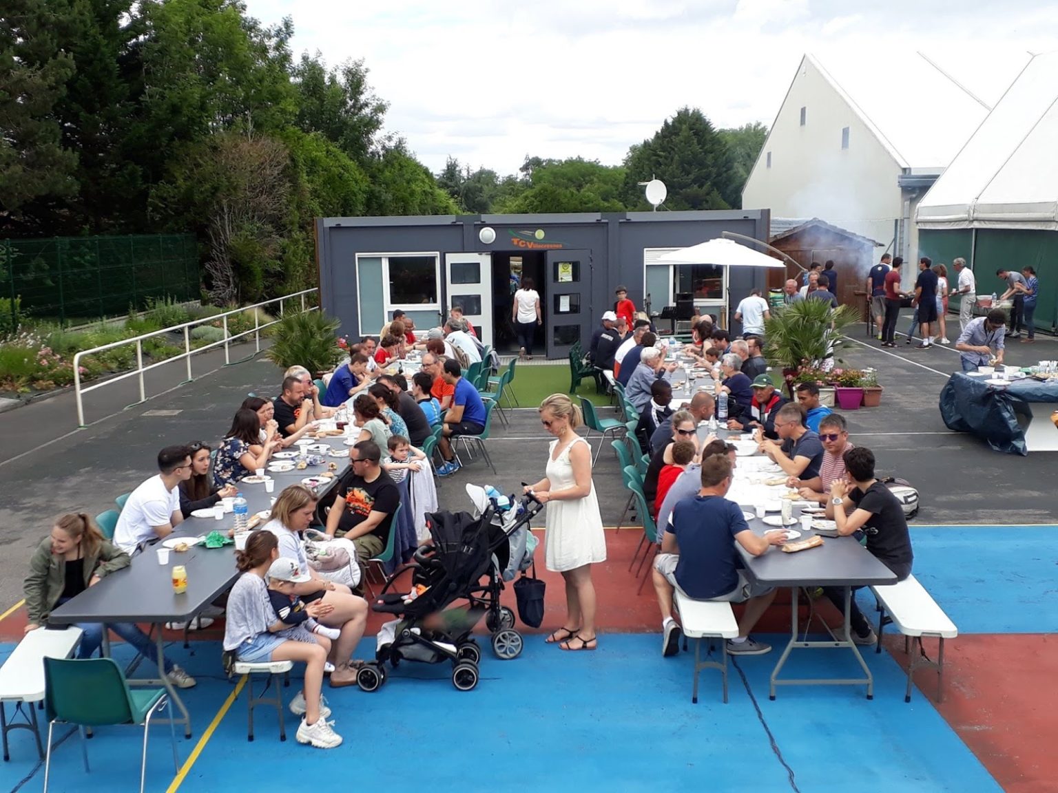 Pin's Tennis Club De Villecresnes - 10e Anniversaire 1982-1992